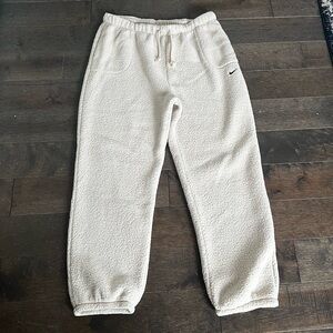 Nike Therma Fit Sweatpants Fuzzy Sherpa Pants DD6511-206 Women's Size XXL New